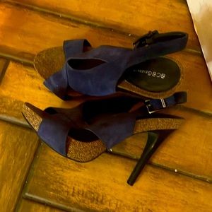 Gorgeous navy suede heels